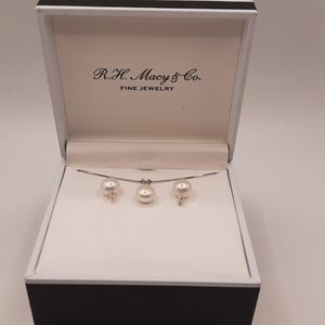 NWT Macys Pearl Necklace Set